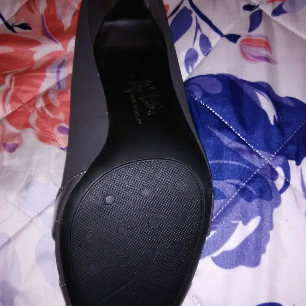 Shoes - Picture 5 of 5